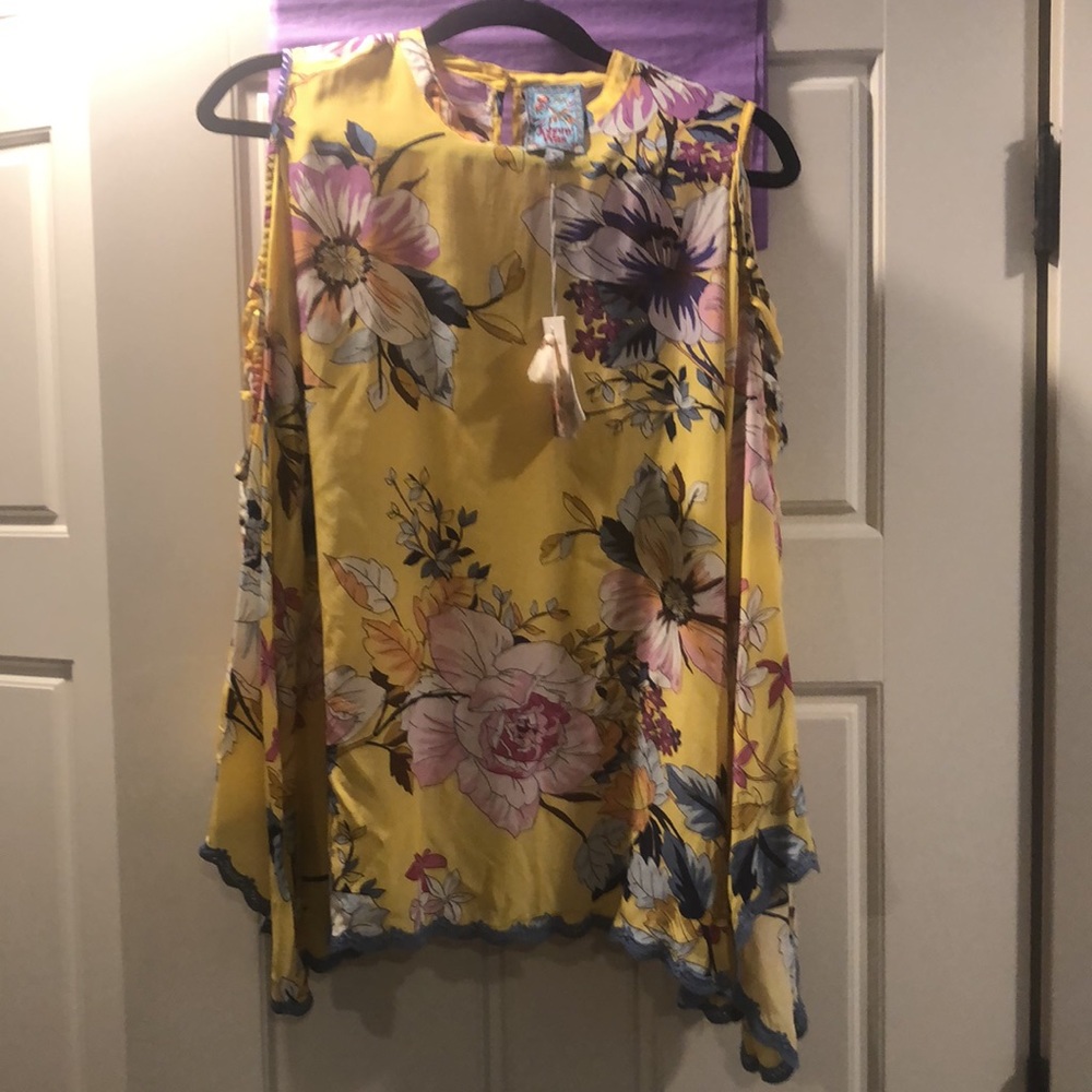 Johnny Was -Runs Large